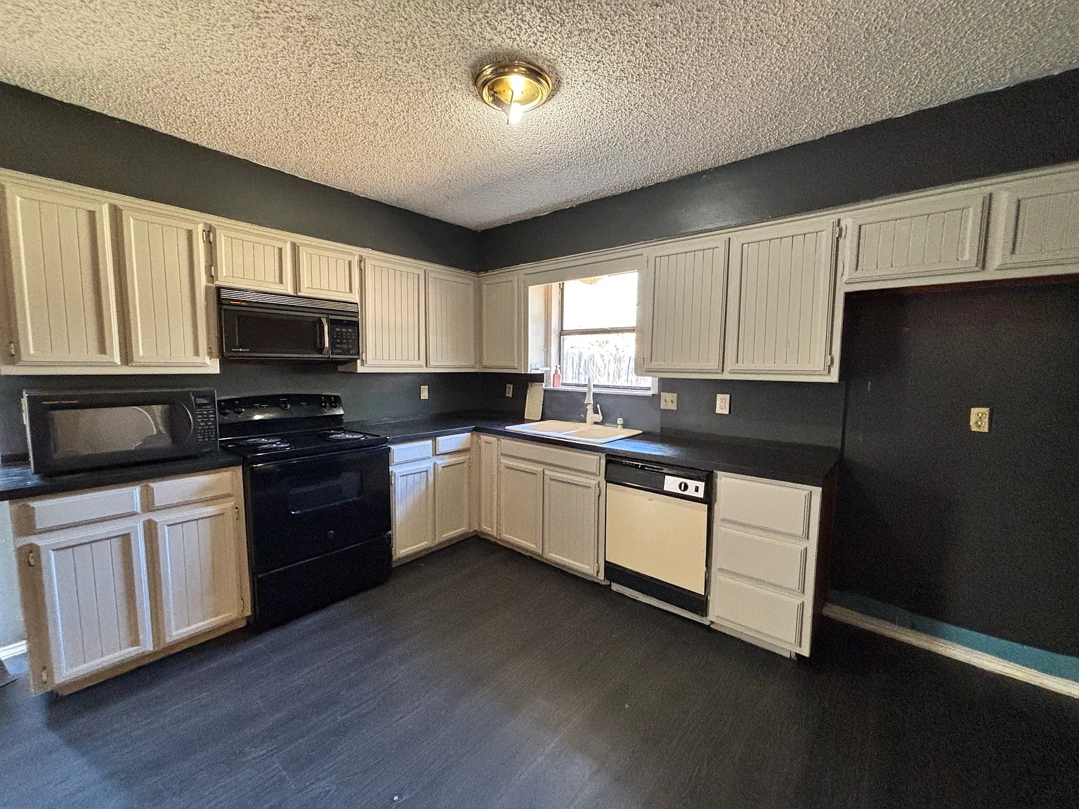 4 bed, 1445 sqft, $1,995 — Photo 4