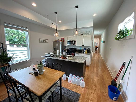 2nd image of 2100 W Cary St #300
