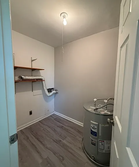 905 Camden Ct — Photo 15