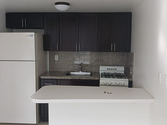 2nd image of 1400 Douglas Rd #17