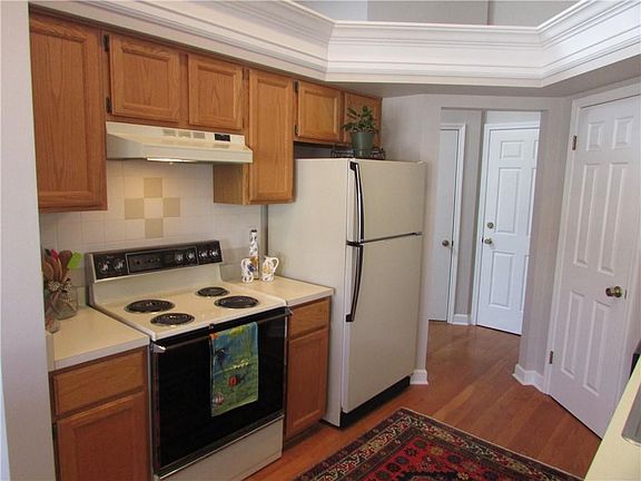 5th image of 1 Walpole Ct