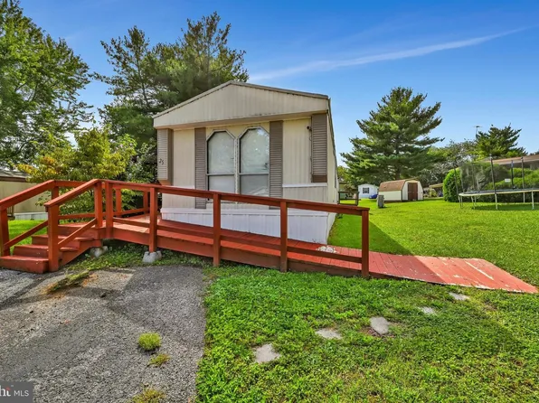 25 Willow Tree Ln, Dover, PA 17315