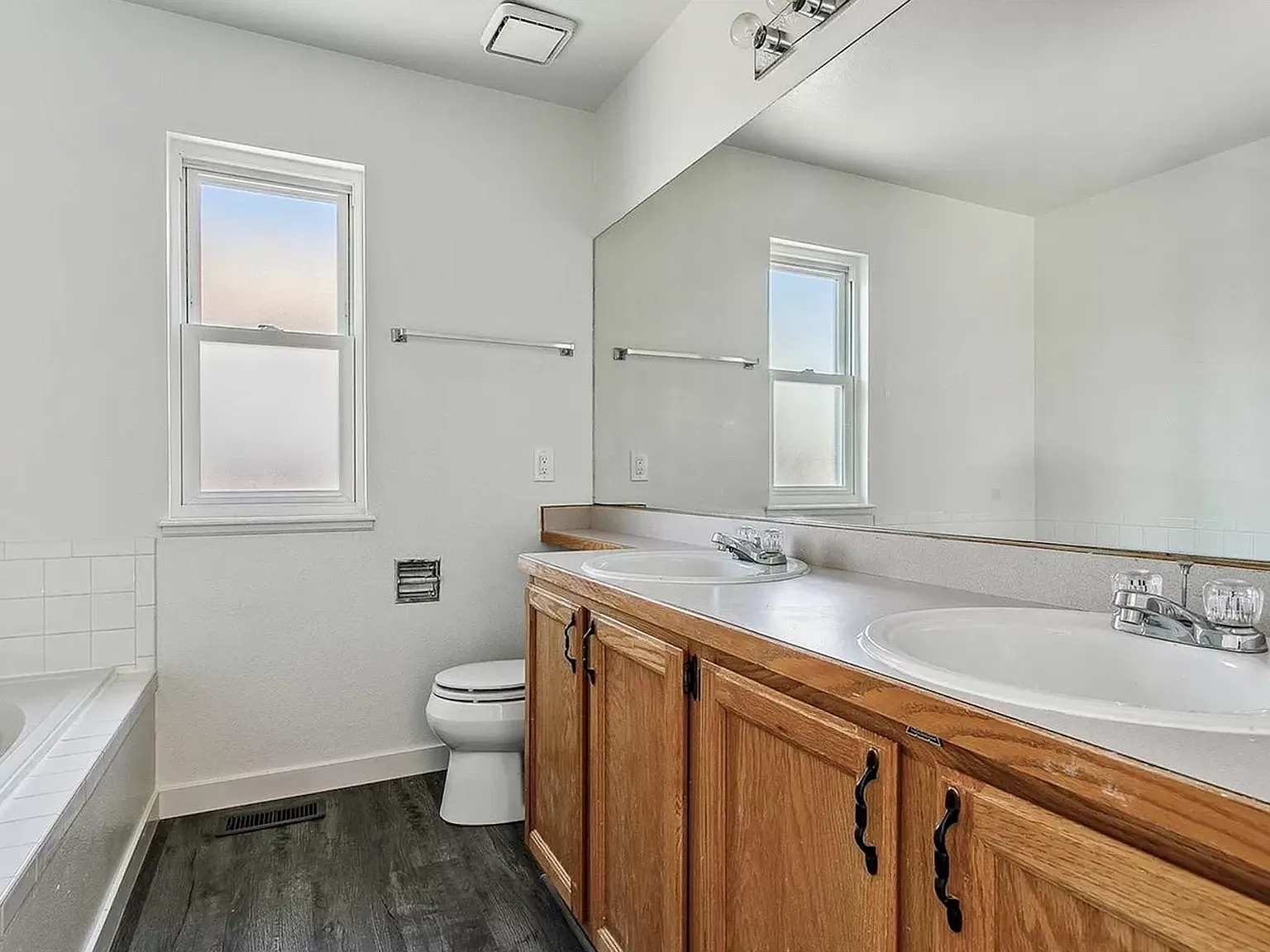 4 bed, 3.5 bath, 2546 sqft, $2,675 — Photo 4