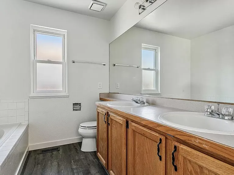6945 Ashley Dr — Photo 4