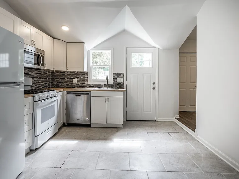 5108 Sunny Meade Ln — Photo 6