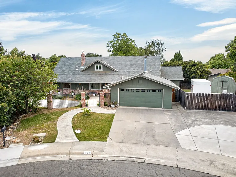 420 Colusa Pl — Photo 2