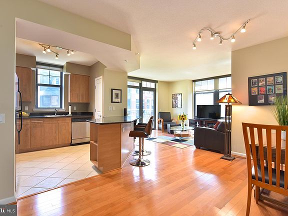 5th image of 1021 N Garfield St APT 410