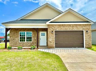 235 Beau Claire Cir, Byron, GA 31008