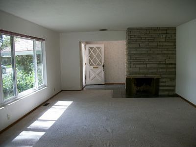 5th image of 1011 W Elm St