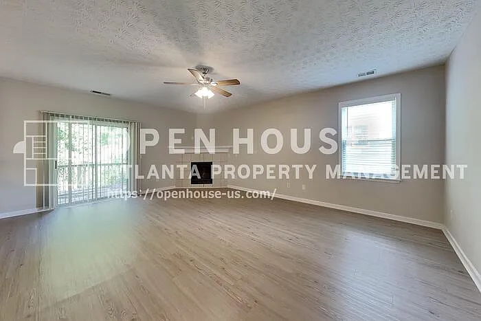 4 bed, 2.5 bath, 3161 sqft, $2,675 — Photo 2