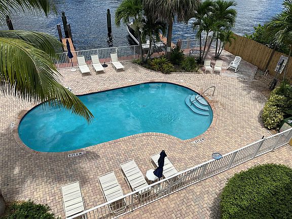 4th image of 815 Middle River Drive #318