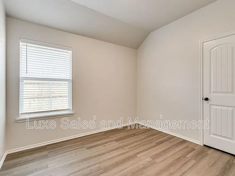 8004 NW 105th St — Photo 13