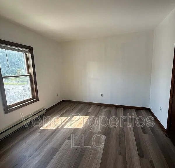 2-4 Russell St #2A — Photo 6