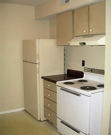 4th image of 663 Coeur De Royale Dr APT A