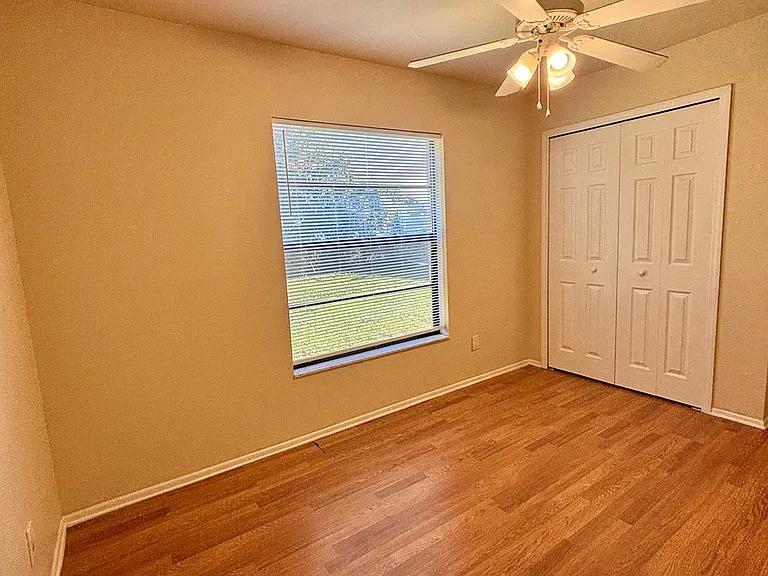 1715 SE 6th Ln — Photo 41