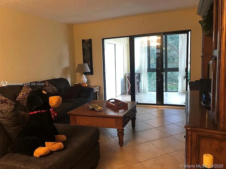 9440 SW 8th St #402 — Photo 13