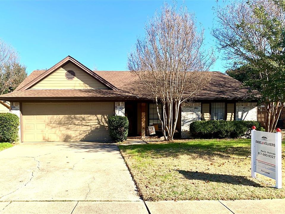 1st image of 209 Windcrest Dr