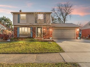 39523 Winesap St, Plymouth, MI 48170