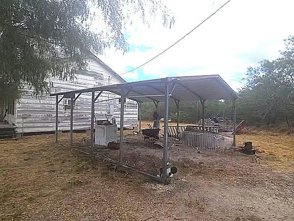4th image of 335 E County Road 2300