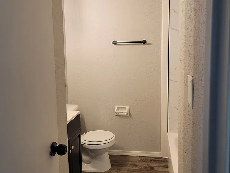 652 E Main St — Photo 10