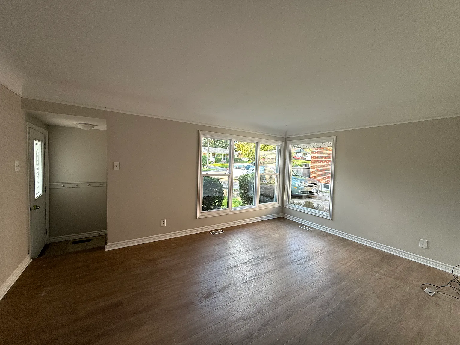 17 Laverne Ave Upper — Photo 2