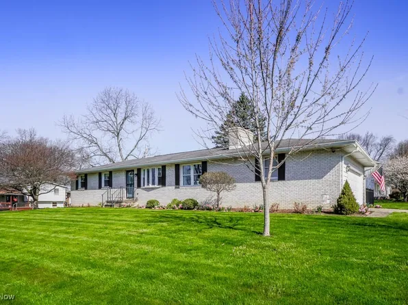 1141 Birchtree St, Louisville, OH 44641