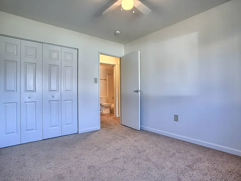 Chateau Terrace Apartments — Photo 5