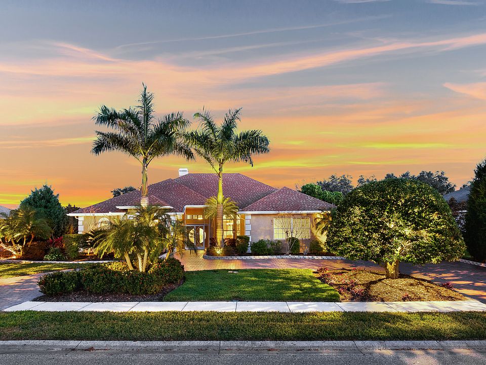 Gorgeous River Club Setting