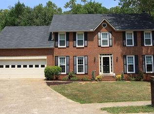 290 Willow Glenn Dr, Marietta, GA 30068
