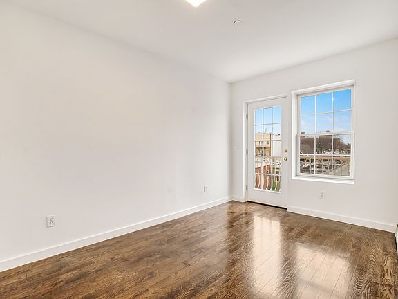 4th image of 252 18th St APT 3C
