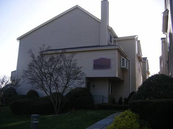 2nd image of 291 Hope St APT A2