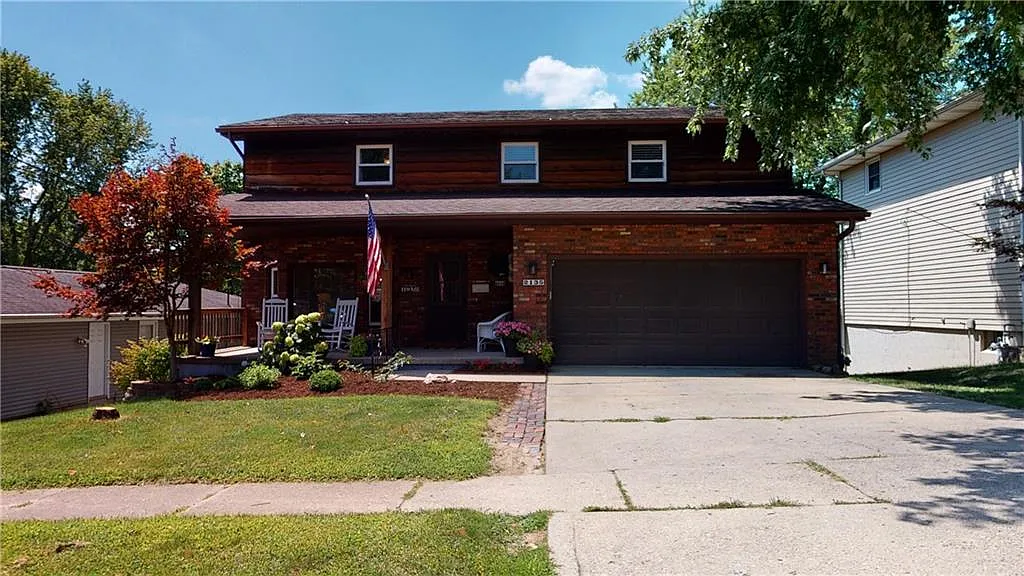 2135 N Summit Ave photo 1