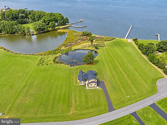 4th image of 6016 Blue Heron Dr