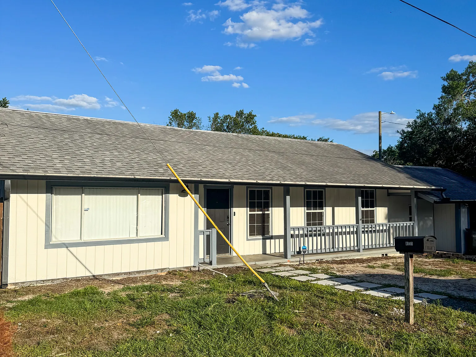 8111 N Hillsborough Ln — Photo 1