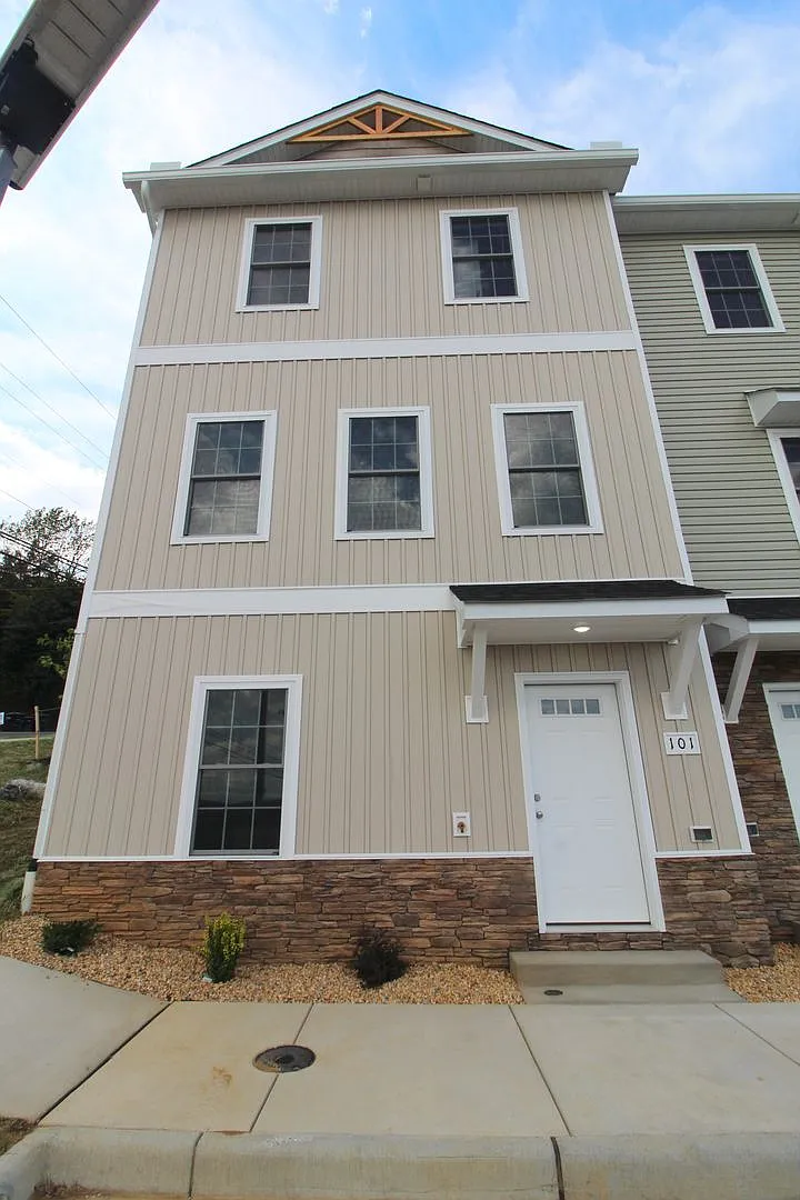 Available Now! New construction townhome! — Photo 1