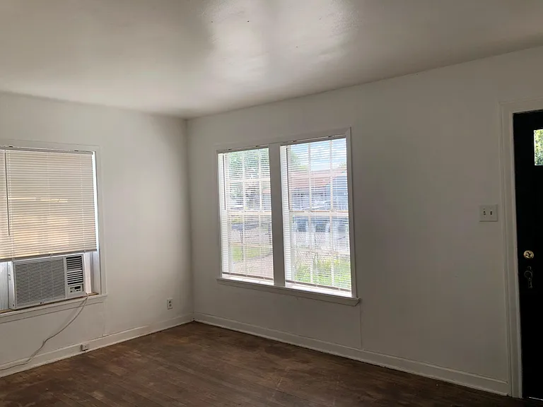 2830 Sarita St — Photo 7