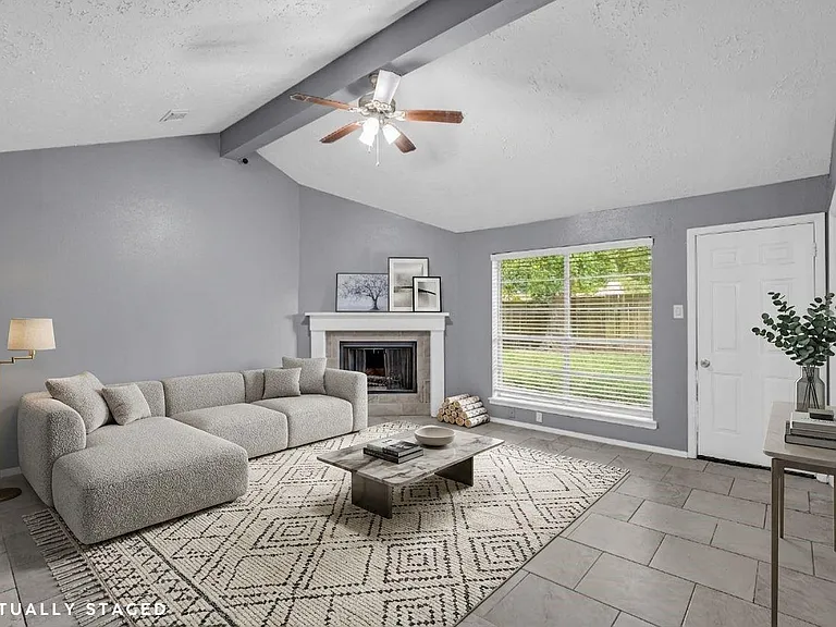 13915 Old Village Ln — Photo 2