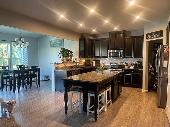 Kitchen with granite 