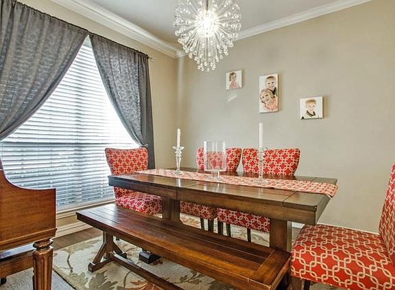 3rd image of 3601 Banks Cir