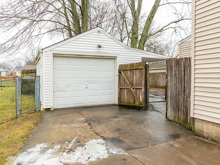 513 Henry St — Photo 15