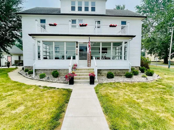 305 W North St, Wolcott, IN 47995