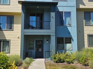 1084 SW 100th St, Seattle, WA 98106