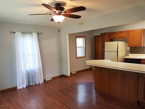 5th image of 109 Taylor Ave