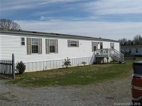 3rd image of 104 Meagon Dr