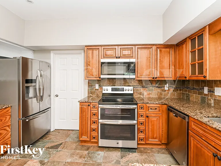 9906 Elsenham Ln — Photo 5