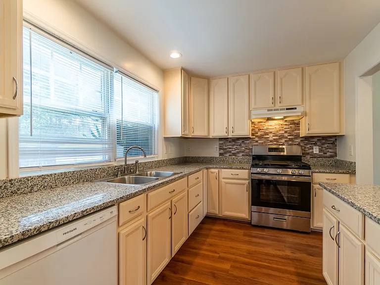 101 Windsor Gate Ct — Photo 8