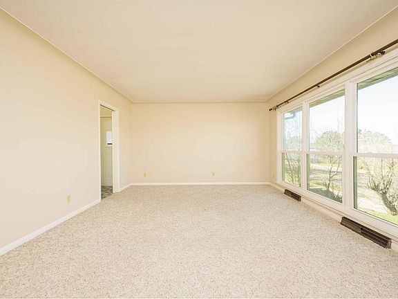 5th image of 3714 Woodland Ave