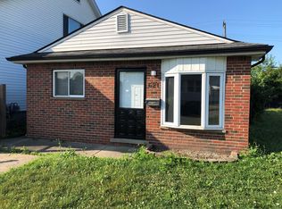 621 Cleophus Pkwy, Lincoln Park, MI 48146