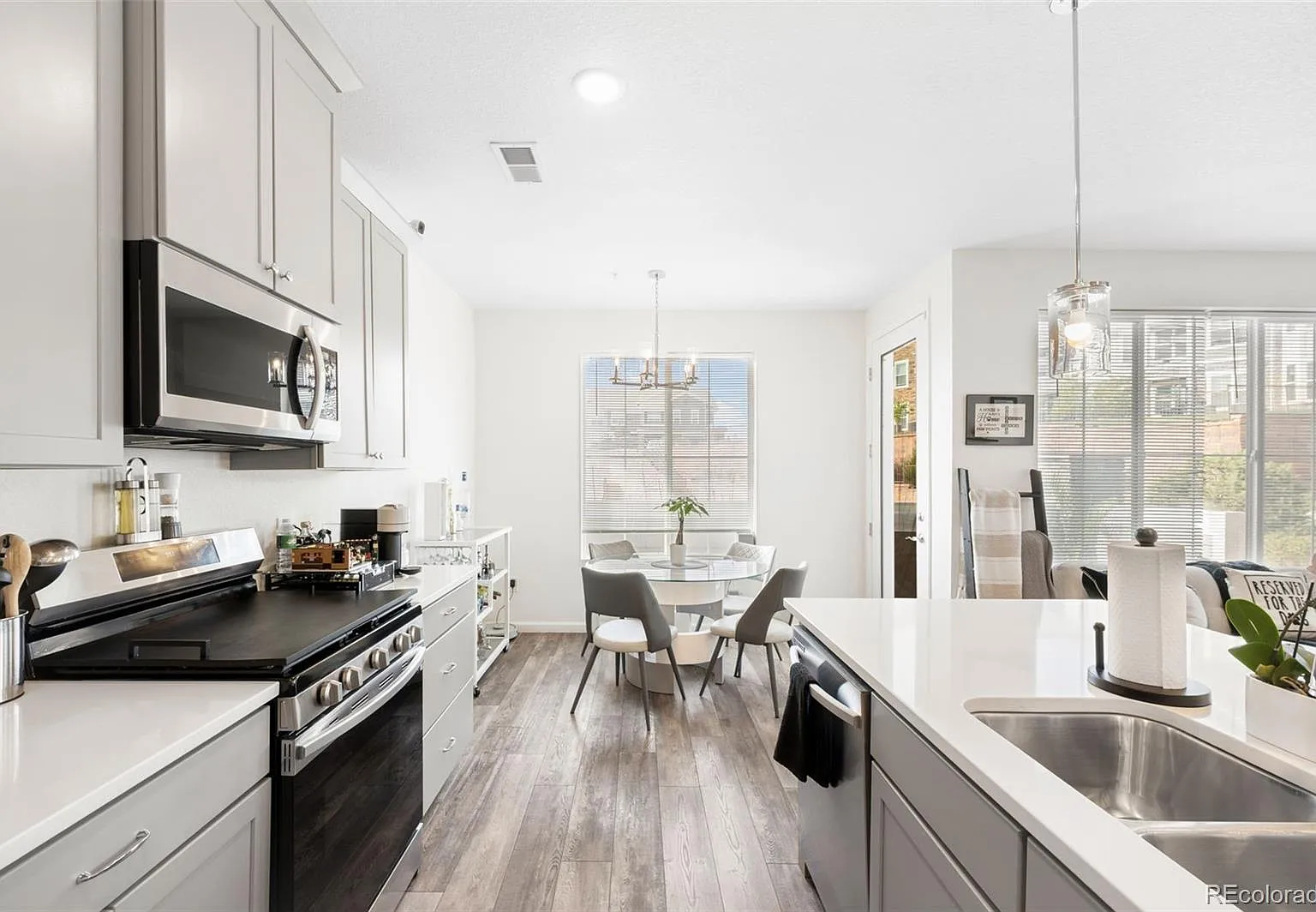 2 bed, 2.5 bath, 1437 sqft, $3,000 — Photo 4