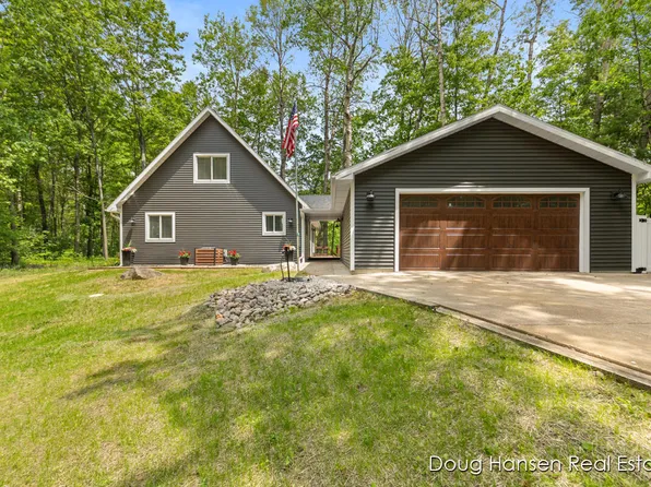 8120 Carriage Ln, Stanwood, MI 49346